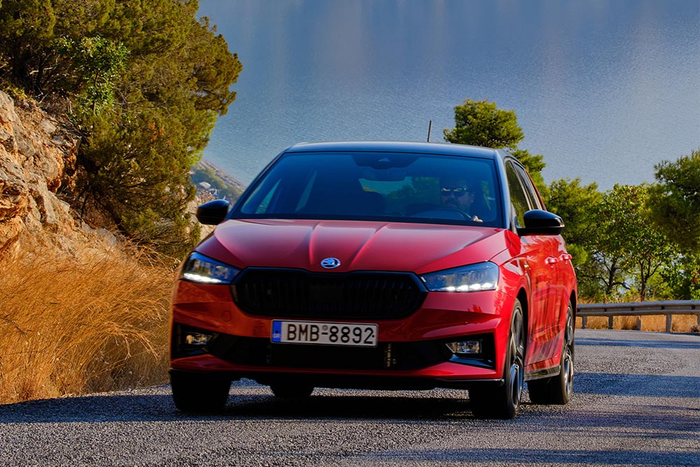 https://autogreeknews.gr/wp-content/uploads/2025/10/Skoda-Fabia-Monte-Carlo-6.jpg