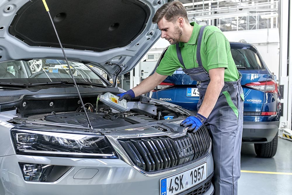 https://autogreeknews.gr/wp-content/uploads/2025/10/Skoda-Service-2.jpg