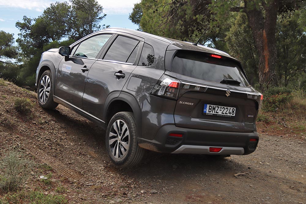 https://autogreeknews.gr/wp-content/uploads/2025/10/Suzuki-S-Cross-1.4-Boosterjet-110-hp-4WD-auto-15.jpg