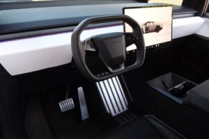 Tesla-Cybertruck-CarsBids-00005-2048×1364