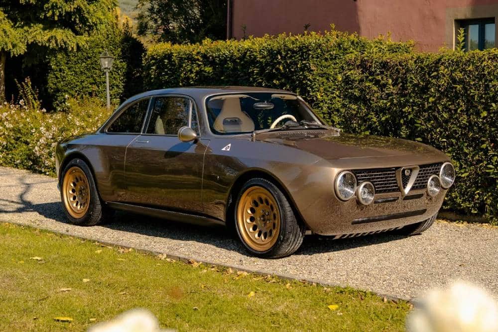 Λάμπει σαν χρυσός η νέα Alfa Romeo GT Super Farina