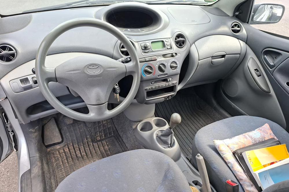 Toyota-Yaris-2001-4
