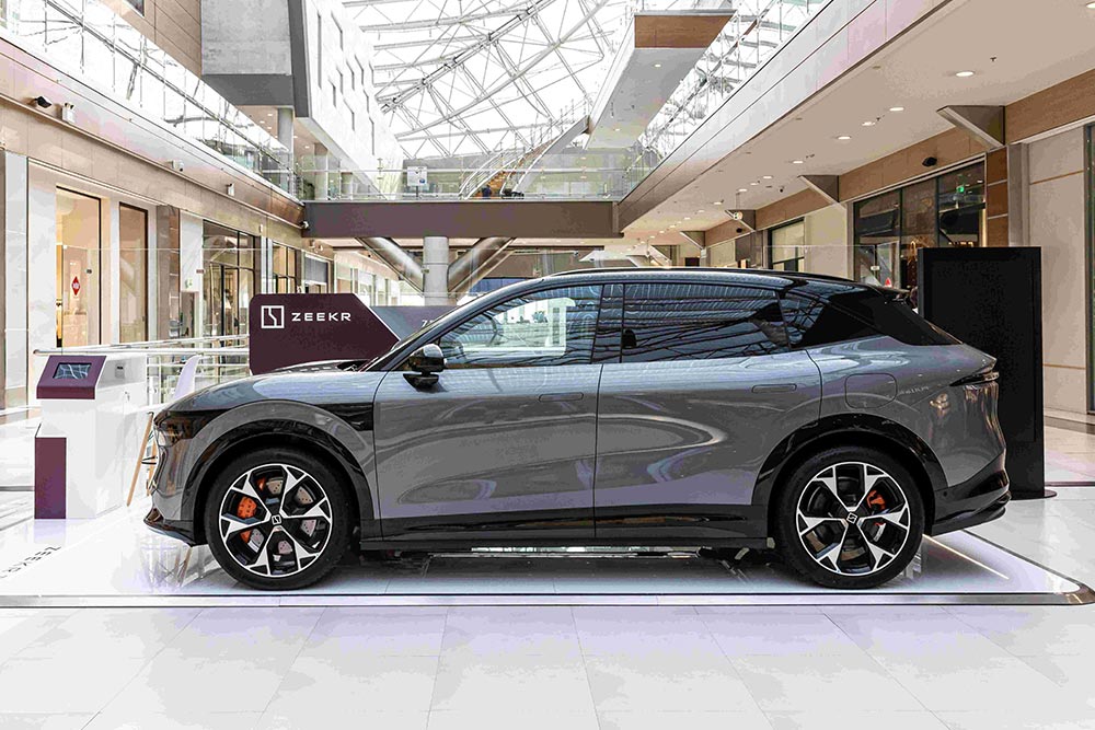 https://autogreeknews.gr/wp-content/uploads/2025/10/Zeekr-7X-The-Mall-Athens-2.jpg