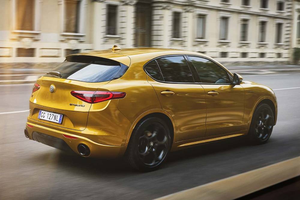 https://autogreeknews.gr/wp-content/uploads/2025/10/alfa-romeo-stelvio-gt-junior.jpg