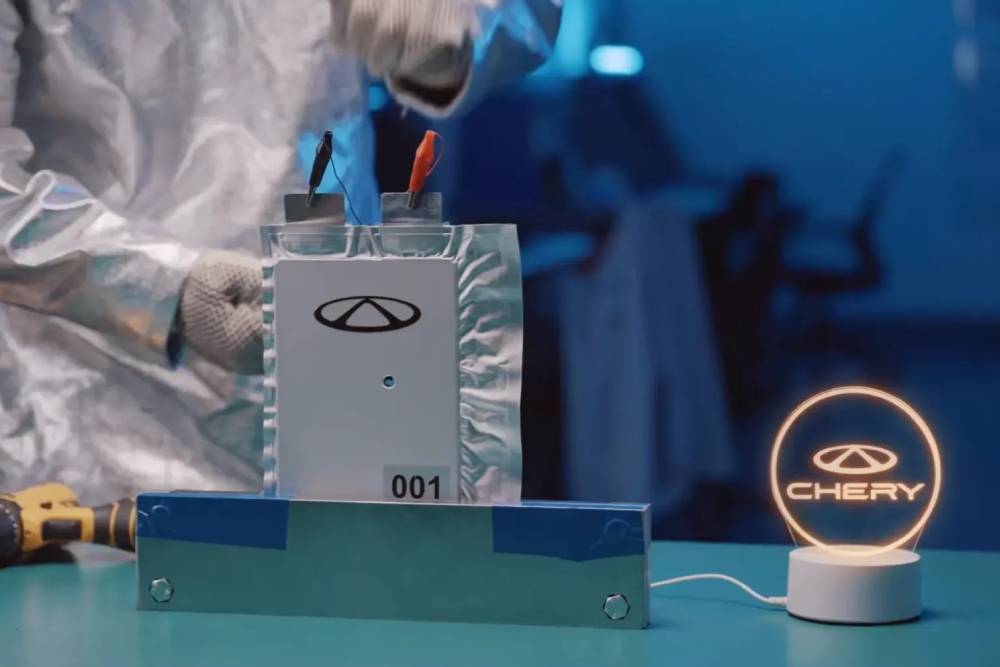 Μπαταρία solid state 1.300 χλμ. από την Chery