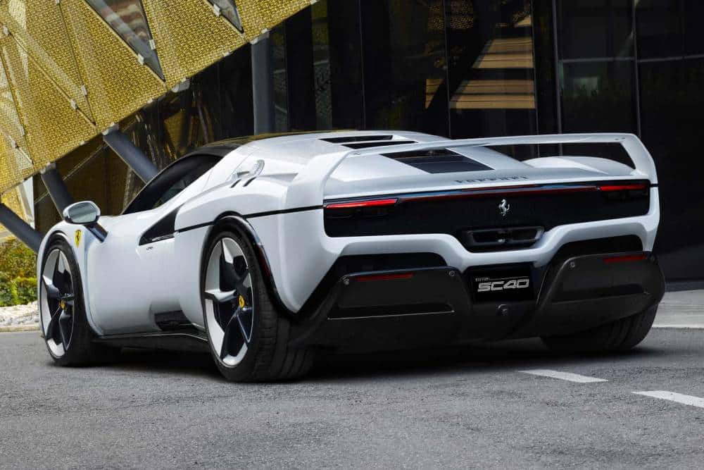 https://autogreeknews.gr/wp-content/uploads/2025/10/ferrari-sc40-4.jpg