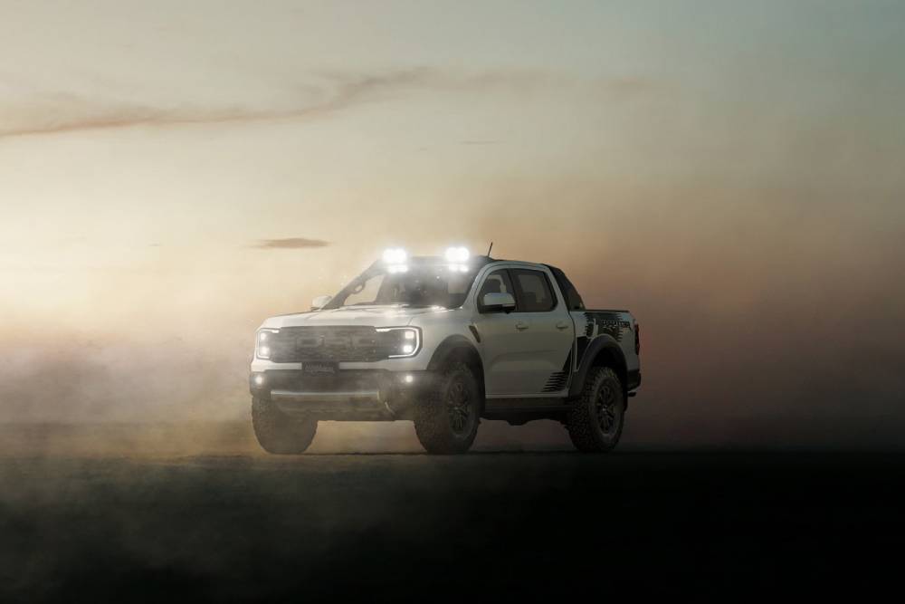 https://autogreeknews.gr/wp-content/uploads/2025/10/ford-s-ranger-raptor-gains-desert-pack-for-fun-tim-1.jpg