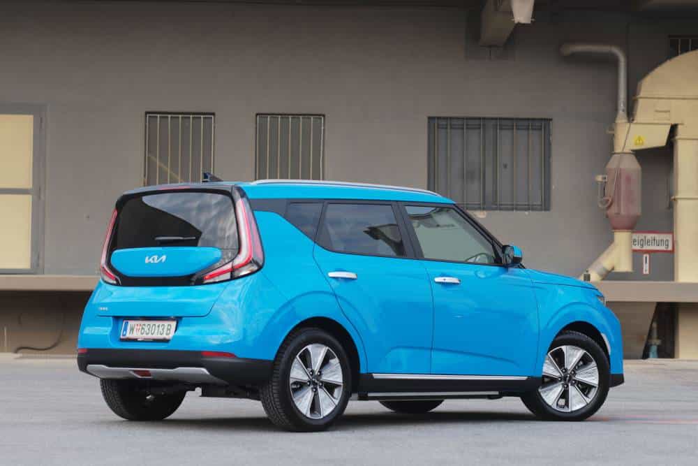 https://autogreeknews.gr/wp-content/uploads/2025/10/kia_e-soul_64.jpg