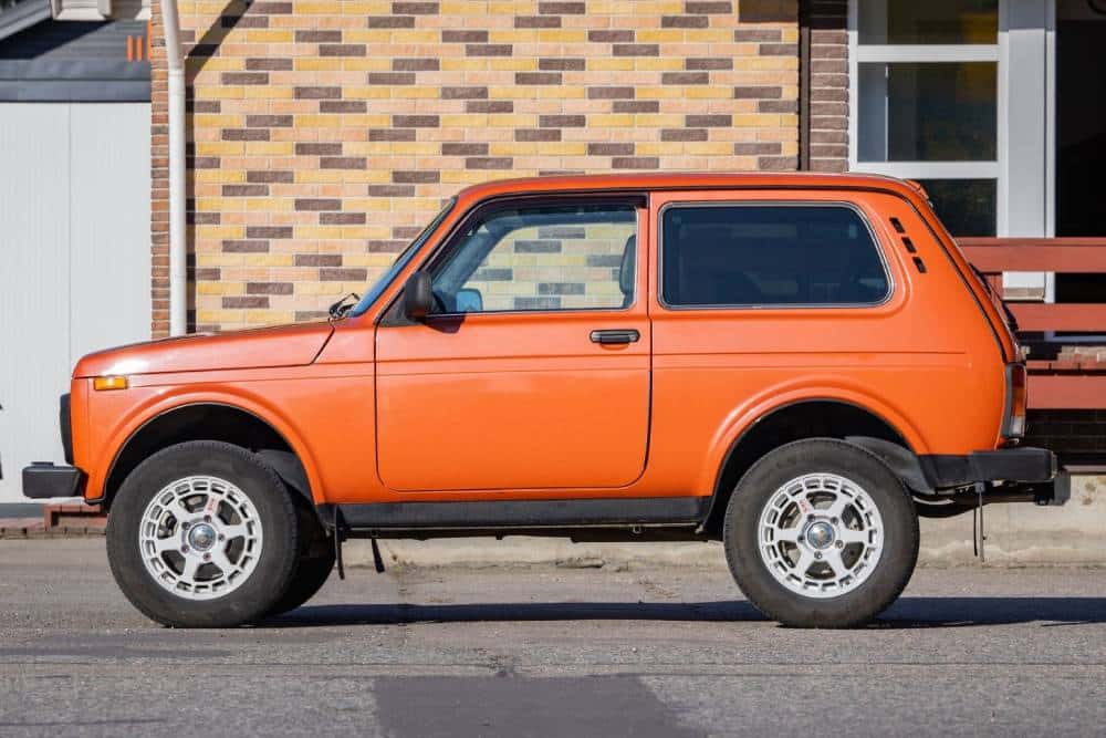 https://autogreeknews.gr/wp-content/uploads/2025/10/lada-niva-turbo-16.jpg