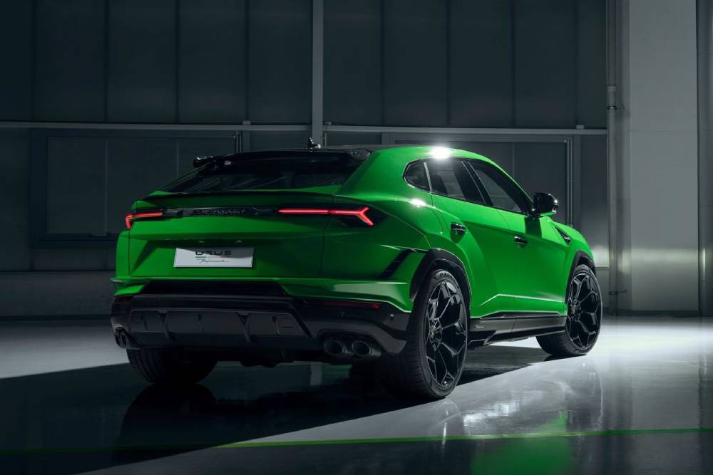 https://autogreeknews.gr/wp-content/uploads/2025/10/lamborghini-brings-supercar-ownership-closer-to-ki-5.jpg