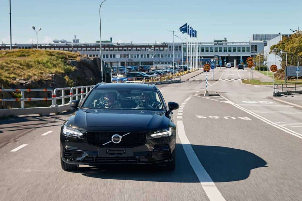 https://autogreeknews.gr/wp-content/uploads/2025/10/last-volvo-v90-05.jpg