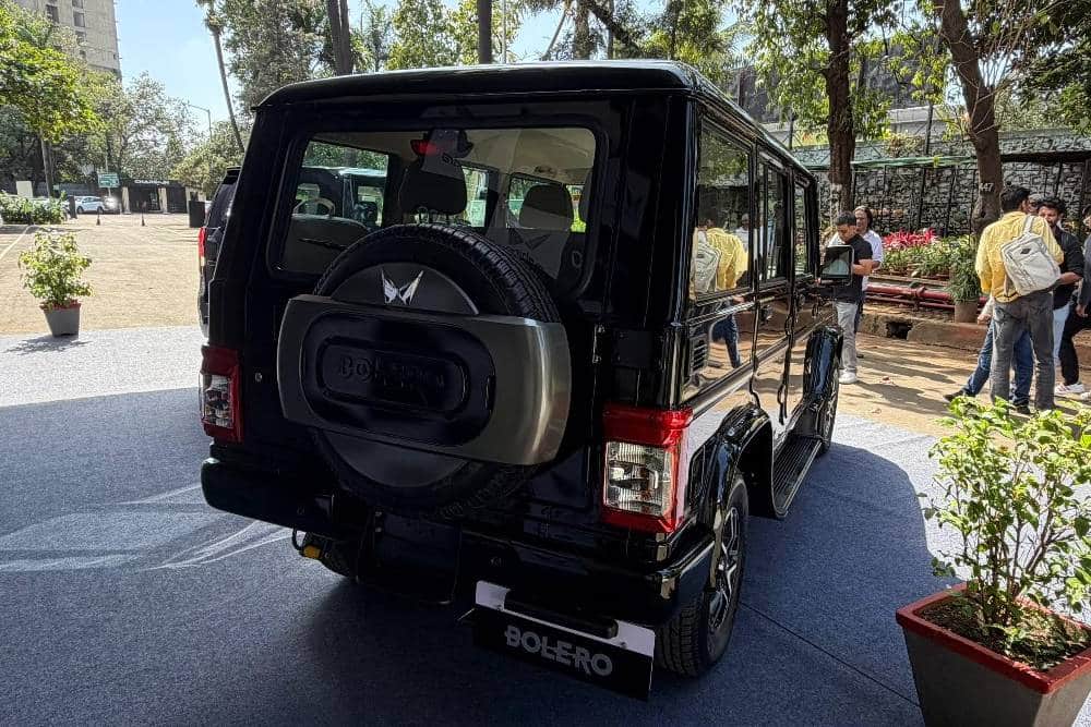 https://autogreeknews.gr/wp-content/uploads/2025/10/mahindra-bolero-02.jpg