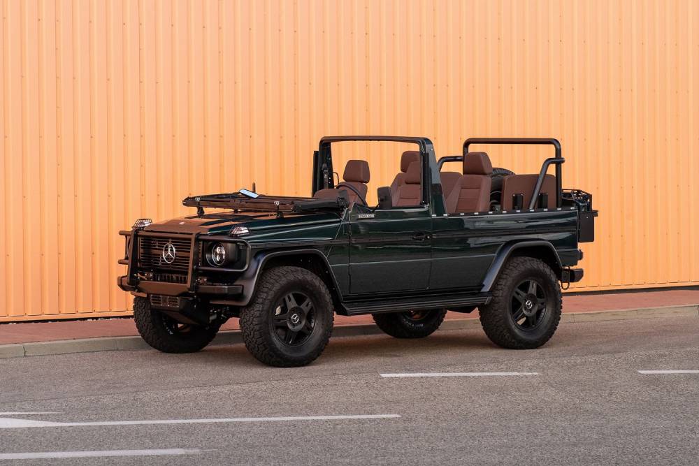 https://autogreeknews.gr/wp-content/uploads/2025/10/old-military-spec-mercedes-g-wagen-gets-a-lwb-cabr-1.jpg