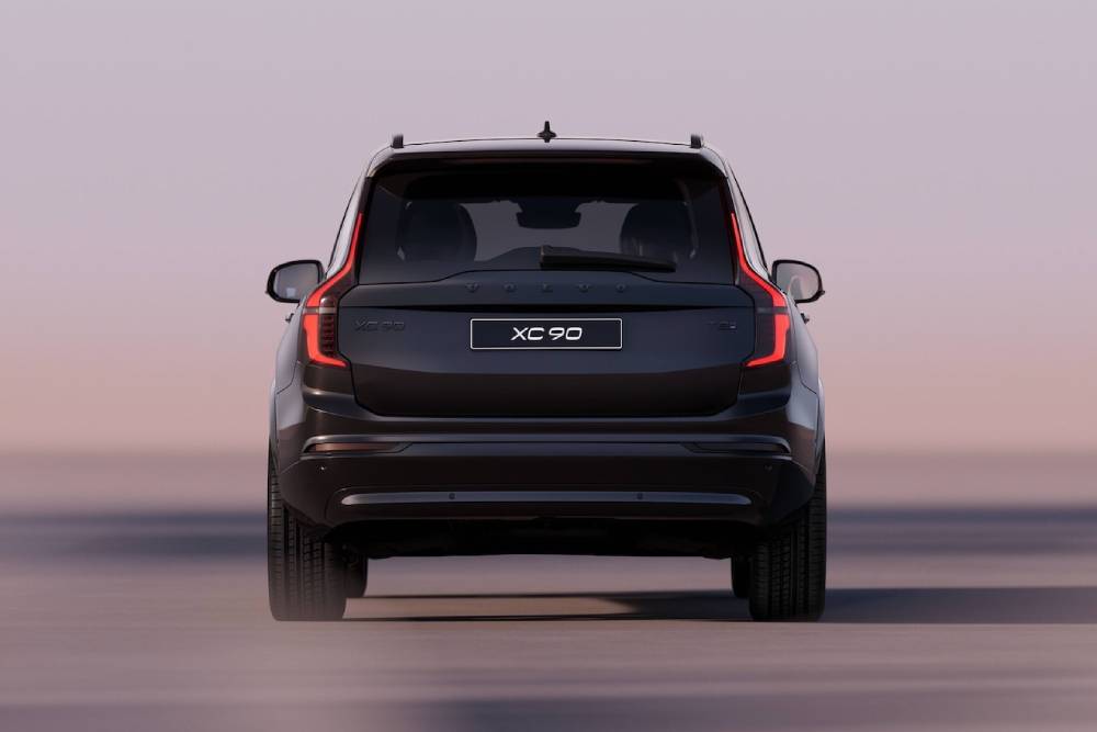 https://autogreeknews.gr/wp-content/uploads/2025/10/the-all-new-volvo-xc90-black-edition-has-scandinav-4.jpg