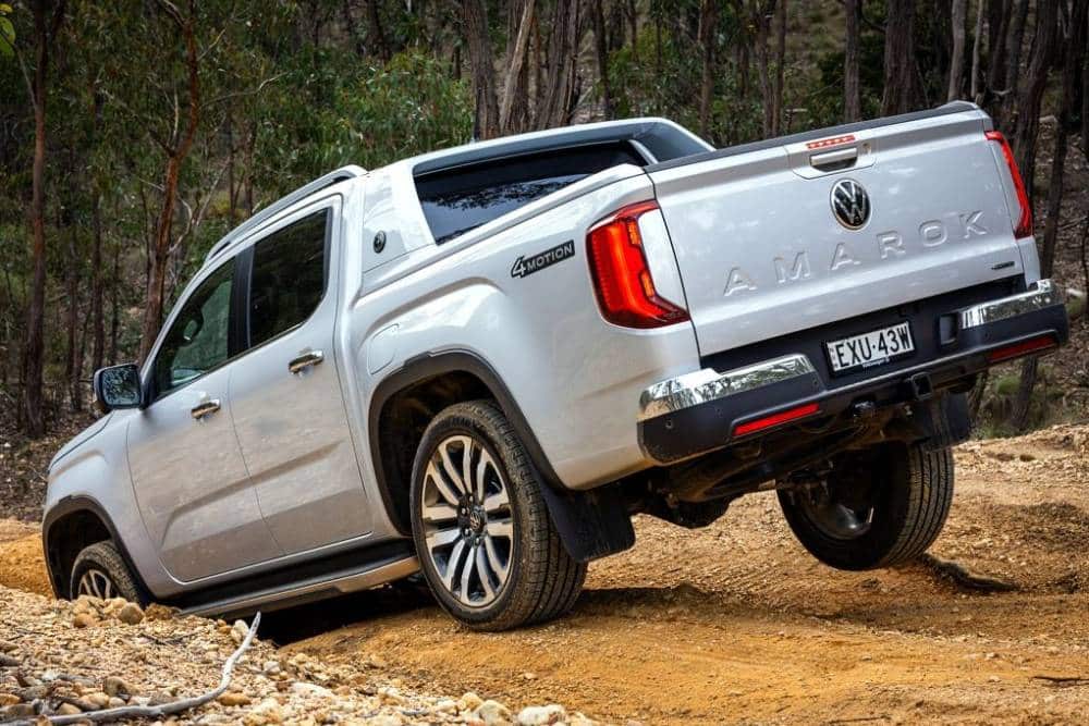 https://autogreeknews.gr/wp-content/uploads/2025/10/vw-amarok-2.3-tsi-02.jpg