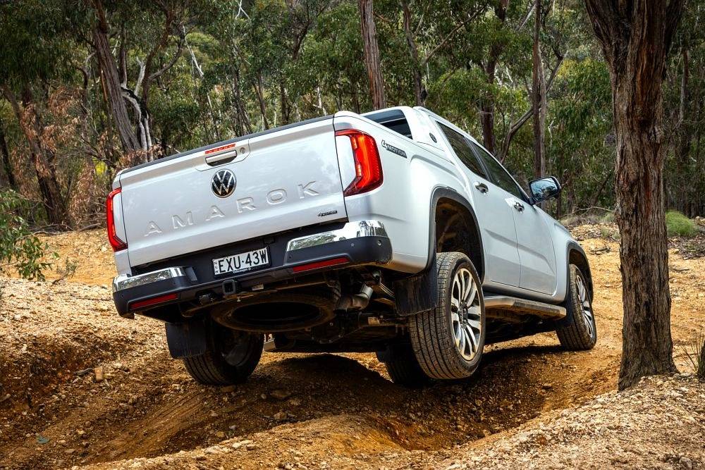 https://autogreeknews.gr/wp-content/uploads/2025/10/vw-amarok-2.3-tsi-03.jpg