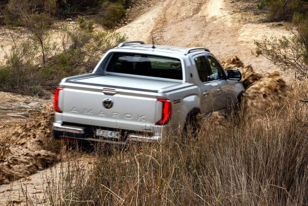 https://autogreeknews.gr/wp-content/uploads/2025/10/vw-amarok-2.3-tsi-05.jpg