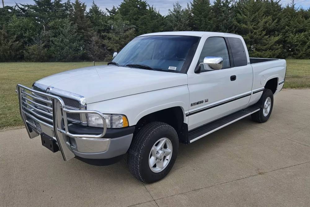 Άριστο Dodge Ram με 1.200 χλμ. έχει παγώσει στο 1997