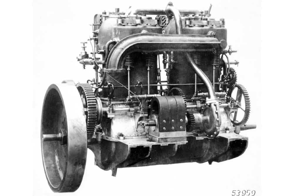 https://autogreeknews.gr/wp-content/uploads/2025/11/1900-mercedes-35hp-4.jpg
