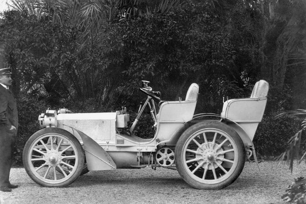 https://autogreeknews.gr/wp-content/uploads/2025/11/1900-mercedes-35hp-5.jpg