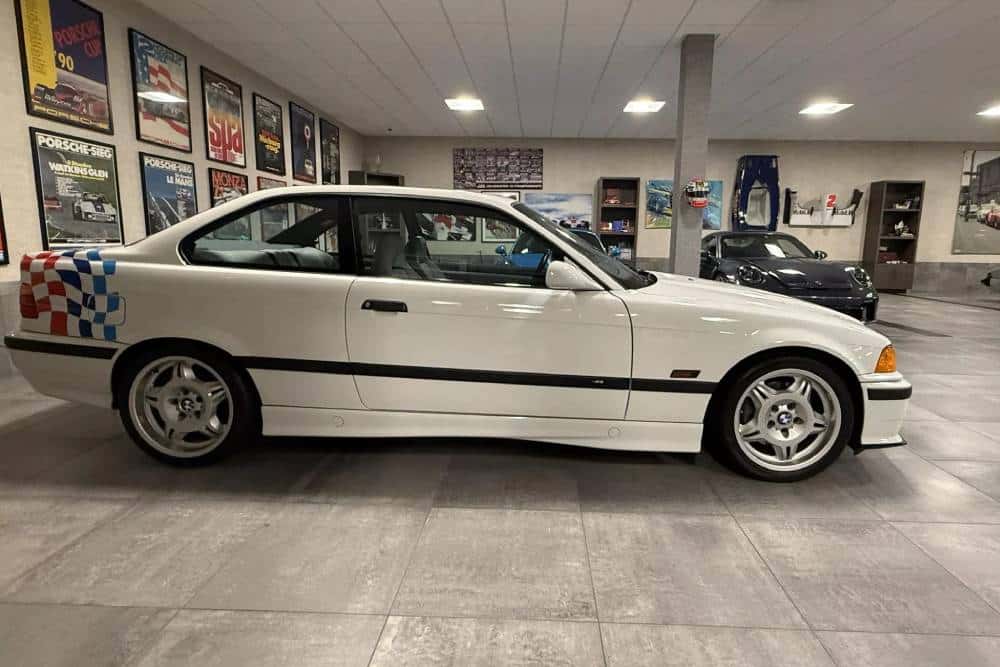 https://autogreeknews.gr/wp-content/uploads/2025/11/1995-BMW-M3-Auction-3.jpg