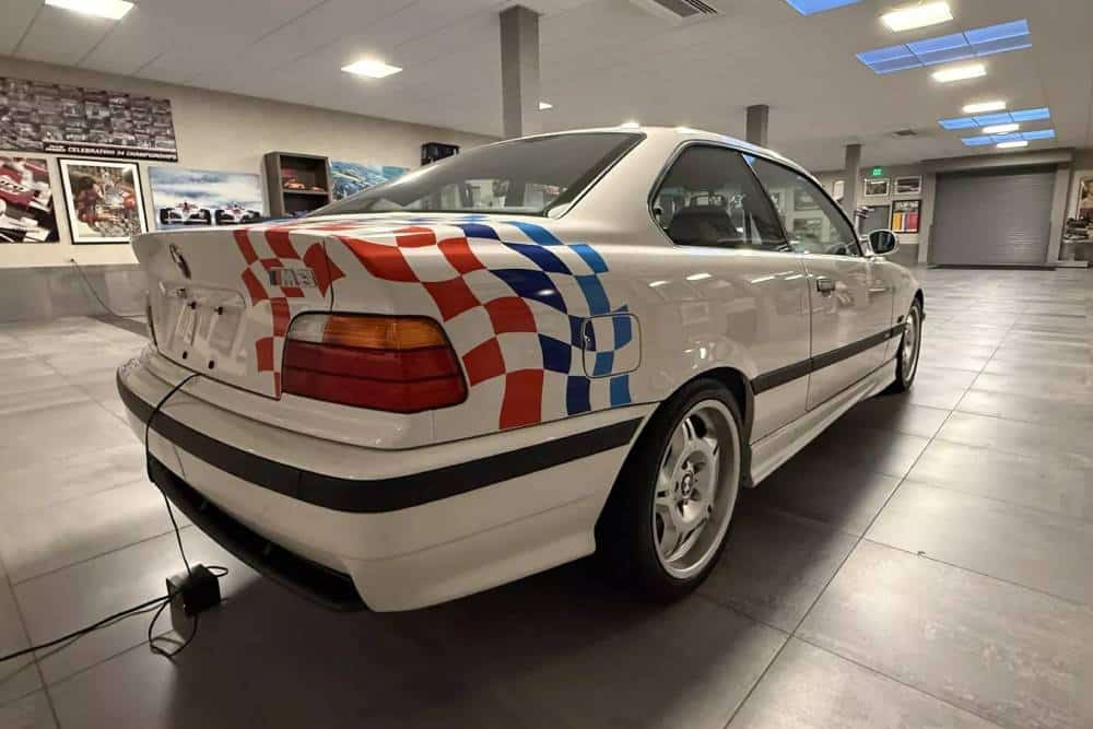 https://autogreeknews.gr/wp-content/uploads/2025/11/1995-BMW-M3-Auction-4.jpg