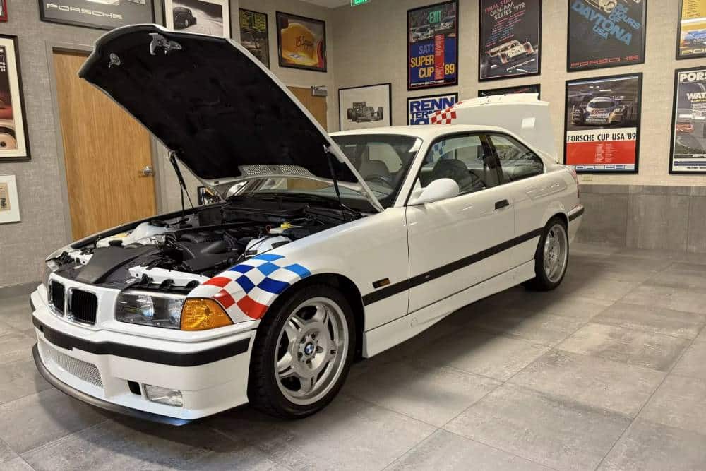 https://autogreeknews.gr/wp-content/uploads/2025/11/1995-BMW-M3-Auction-8.jpg