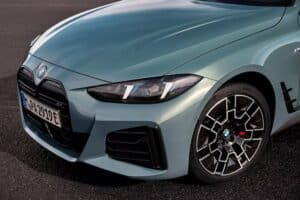 2026-BMW-i4-1106-4-2048×1366
