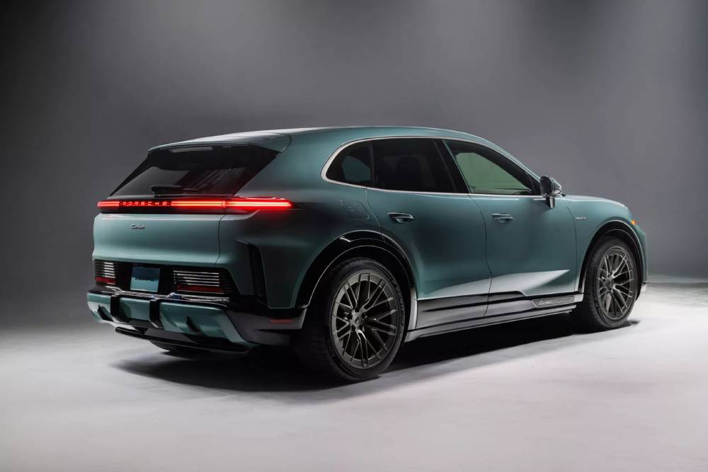 https://autogreeknews.gr/wp-content/uploads/2025/11/2026-Porsche-Cayenne-Turbo-Electric-00032-2048x136-1.jpg