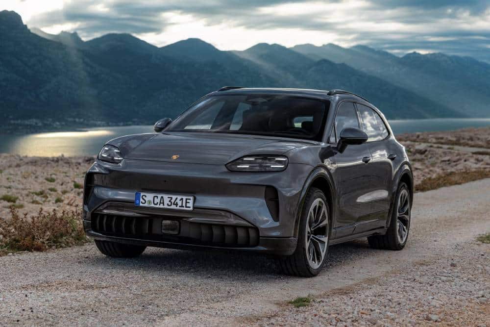 https://autogreeknews.gr/wp-content/uploads/2025/11/2026-porsche-cayenne-electric-7-1.jpg