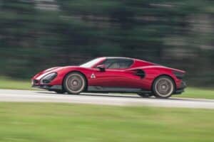 Alfa-Romeo-33-Stradale