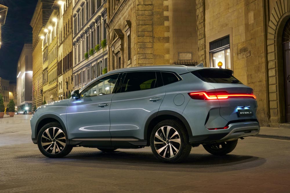 https://autogreeknews.gr/wp-content/uploads/2025/11/BYD-SEAL-U-DM-i-5.jpg