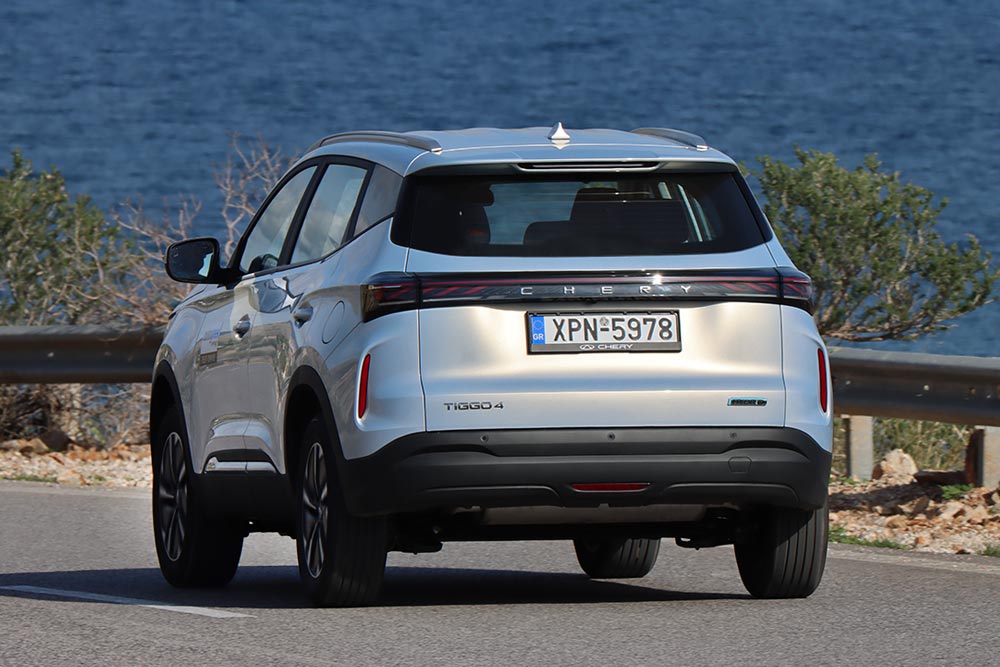 https://autogreeknews.gr/wp-content/uploads/2025/11/Chery-Tiggo-4-1.5-Hybrid-204-PS-18.jpg