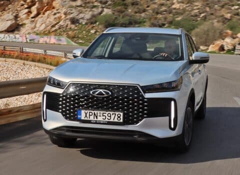 Μοιράζει... τάπες η τιμή του Chery Tiggo 4 Hybrid 204 PS