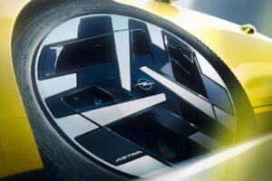 CompactClassHighlightFirstGlimpseofNewOpelAstraandAstraSportsTourer (2) (1)