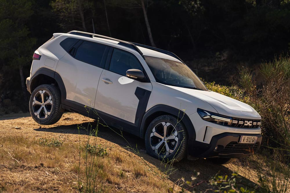 https://autogreeknews.gr/wp-content/uploads/2025/11/Dacia-Duster-III-hybrid-g-150-4X4-5.jpg