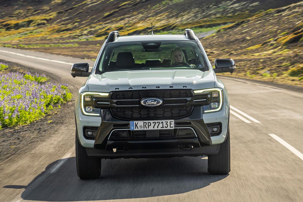 https://autogreeknews.gr/wp-content/uploads/2025/11/FORD-RANGER-PHEV_02.jpg