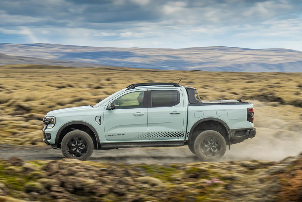 https://autogreeknews.gr/wp-content/uploads/2025/11/FORD-RANGER-PHEV_05.jpg