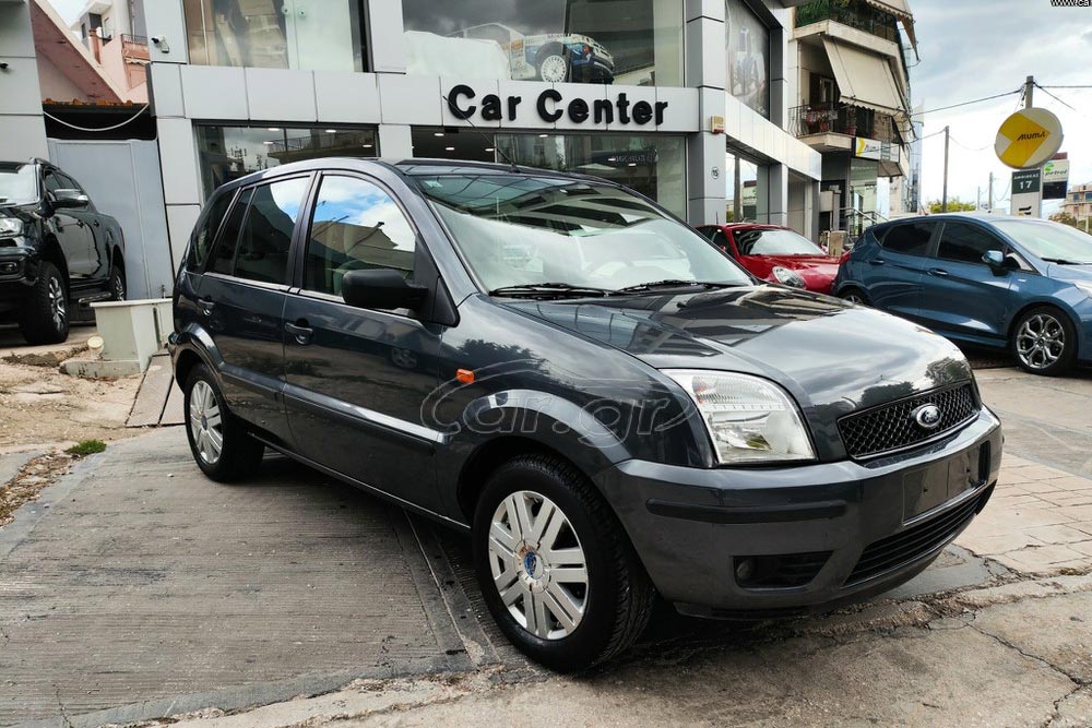 https://autogreeknews.gr/wp-content/uploads/2025/11/Ford-Fusion-2004-1.jpg