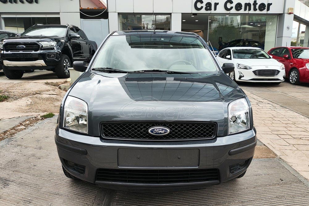 https://autogreeknews.gr/wp-content/uploads/2025/11/Ford-Fusion-2004-2.jpg