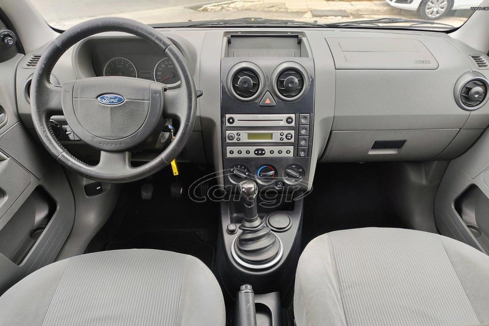 https://autogreeknews.gr/wp-content/uploads/2025/11/Ford-Fusion-2004-4.jpg