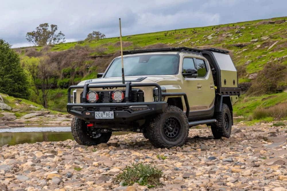 Υποκλίνονται τα βουνά μπρος στο πιο σκληρό Kia Tasman