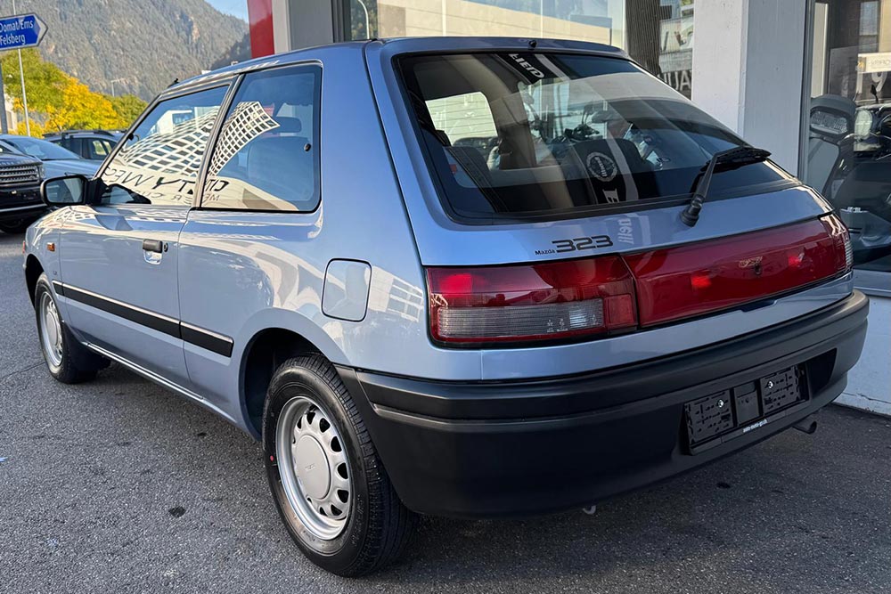 https://autogreeknews.gr/wp-content/uploads/2025/11/Mazda-323-1990-4.jpg