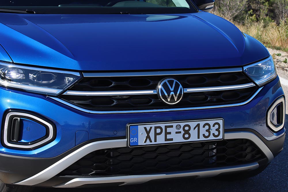 https://autogreeknews.gr/wp-content/uploads/2025/11/VW-T-Roc-1.5-TSI-Dream-4.jpg