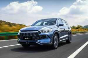 Νέο plug-in μικρομεσαίο SUV BYD Sealion 5 DM-i