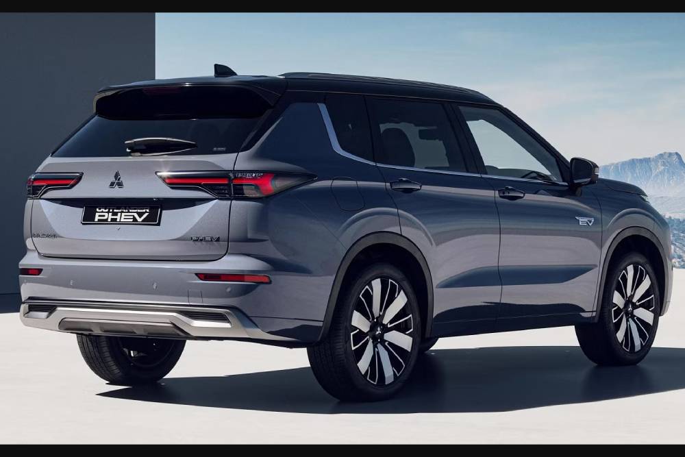 https://autogreeknews.gr/wp-content/uploads/2025/11/mitsubishi-outlander-phev-02.jpg