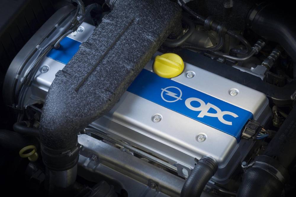 https://autogreeknews.gr/wp-content/uploads/2025/11/opel-zafira-opc-engine.jpg