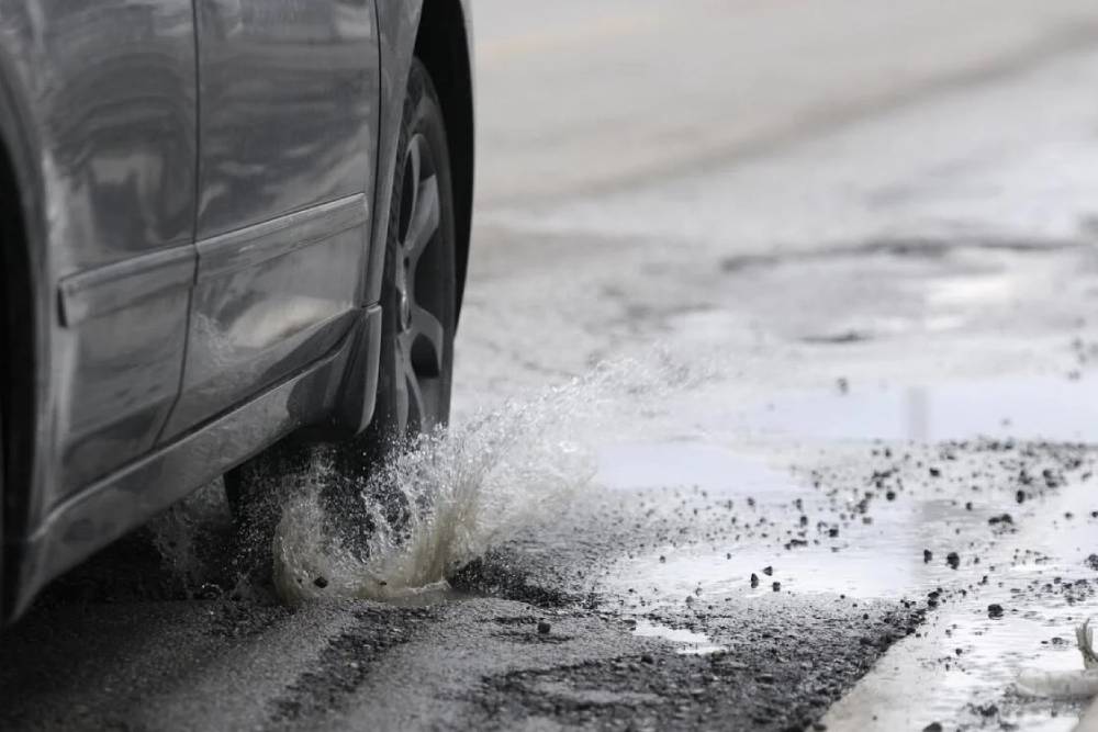 Πόση καταστροφή χωράει σε μια λακκούβα νερό;