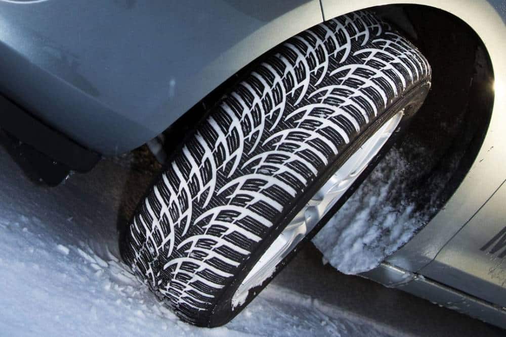 https://autogreeknews.gr/wp-content/uploads/2025/11/snow-tires-width-02.jpg