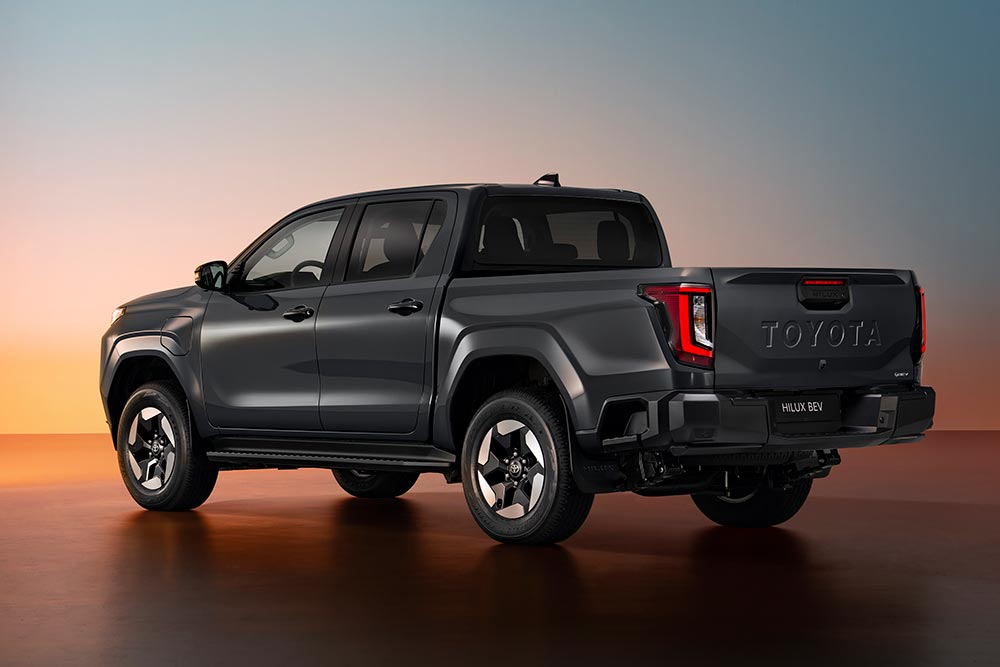https://autogreeknews.gr/wp-content/uploads/2025/11/toyota-hilux-2025-13.jpg